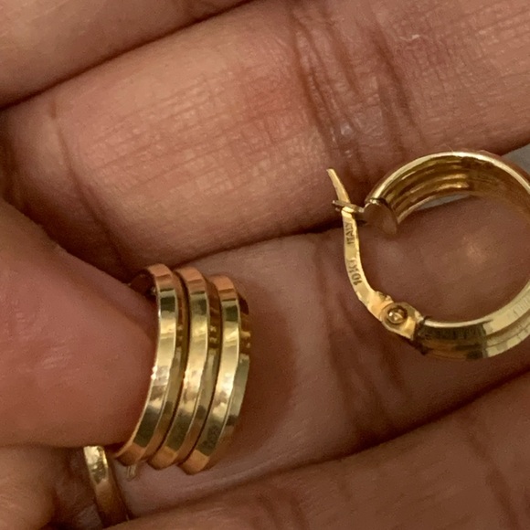 10kt Gold Small Hoops/Huggies - Picture 1 of 9